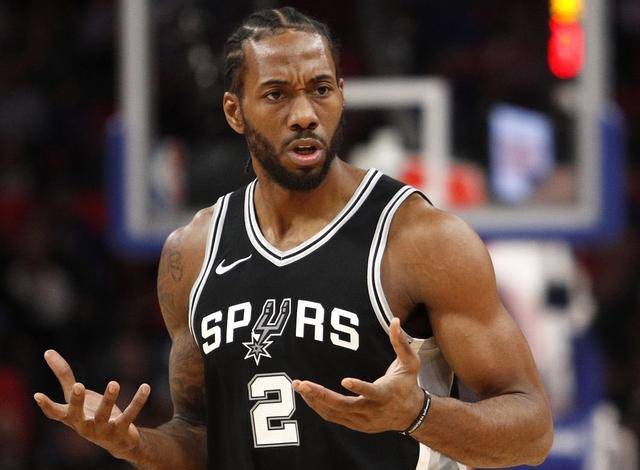 爱游戏娱乐-山东队鏖战江苏队，伦纳德高光表现