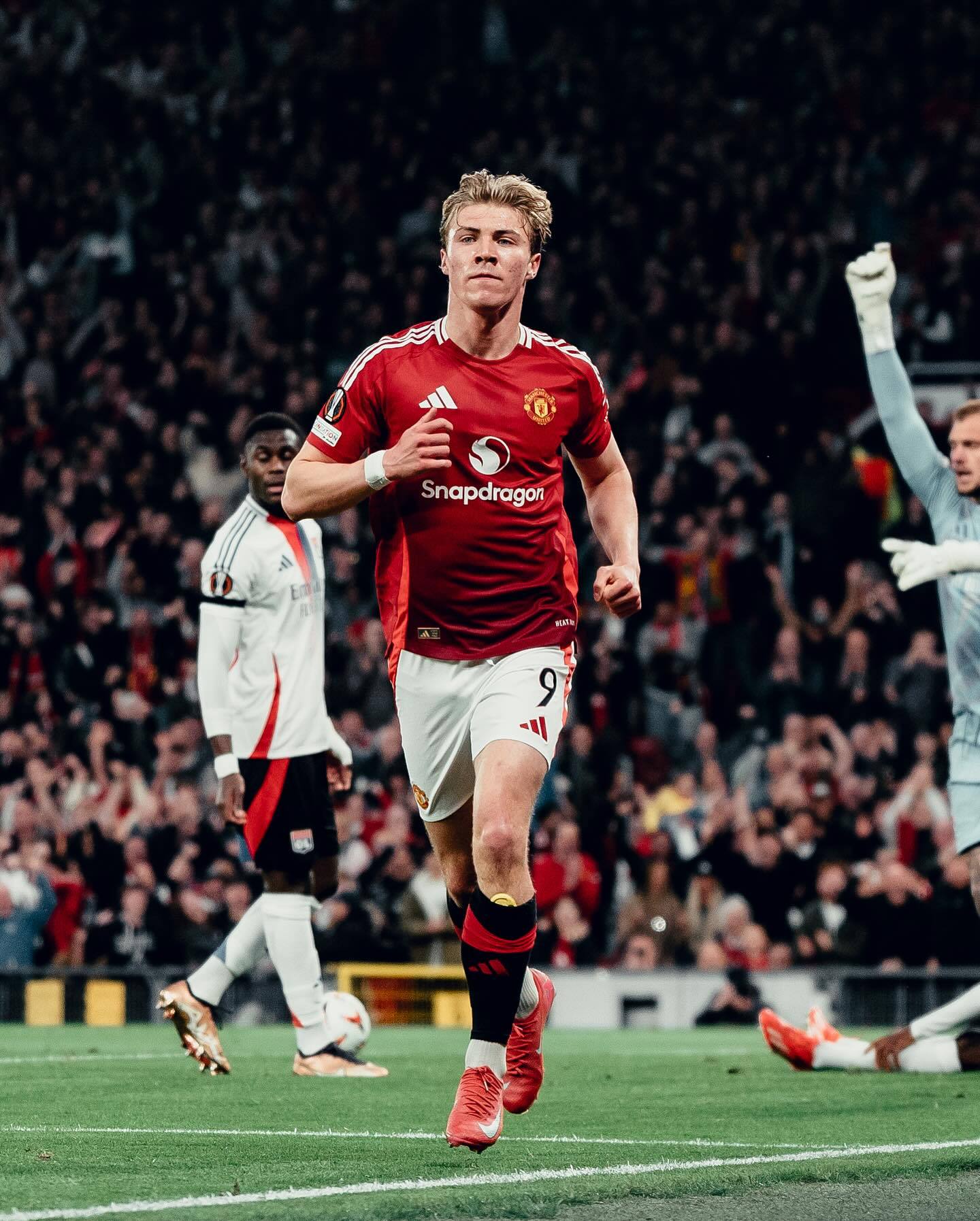 爱游戏tv-里昂完胜曼联,佩德里惊艳四座