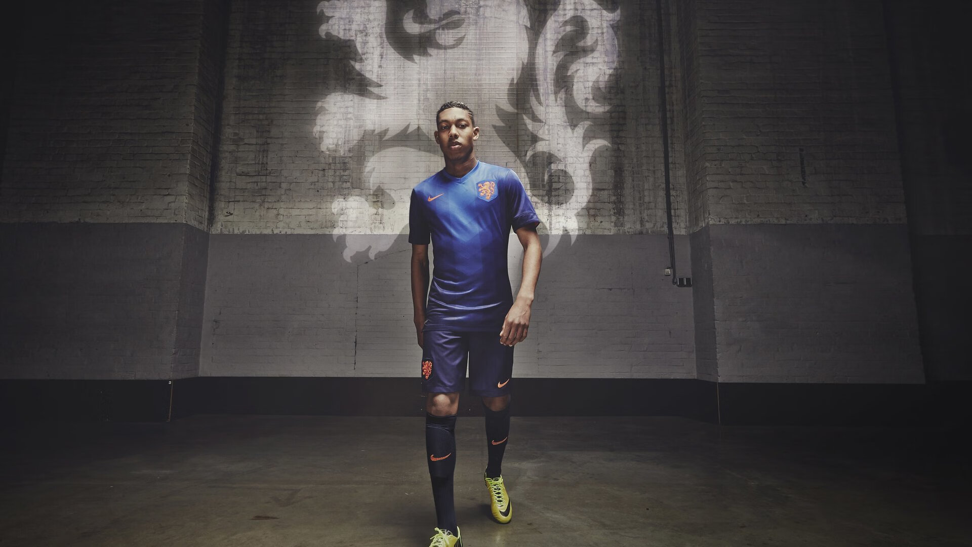 爱游戏在线-欧冠淘汰赛之夜，奥纳纳的节奏，一场沉默的独裁